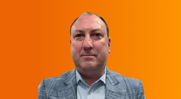 Headshot of Andrew Howell.